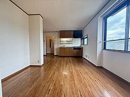 京王相模原線 南大沢駅 バス13分 由木折返場下車 徒歩3分の賃貸アパート 3階2LDKのリビング/ダイニング