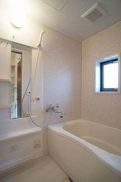 画像12:【浴室】1日の終わりは清潔感のある快適な空間で、ゆっくりと疲れを癒してください♪