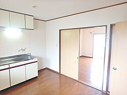 パークフルール 102 1階2DKのリビング/ダイニング