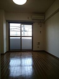 ラレ デ スリジィエ 2階ワンルームのリビング/ダイニング