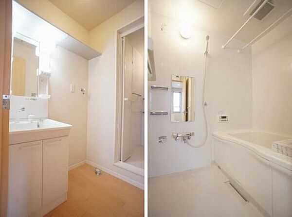 画像7:■脱衣所、浴室■洗面台の横が洗濯機置場です♪収納便利な棚付☆1日の疲れを癒してくれる浴室は白を基調とした清潔感のある仕上がりに♪