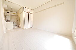 多摩都市モノレール 松が谷駅 徒歩10分の賃貸マンション 1階1Kのリビング/ダイニング