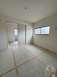 JR山陰本線 花園駅 徒歩10分の賃貸アパート 3階1LDKのリビング/ダイニング