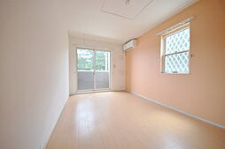 京王相模原線 京王多摩センター駅 バス18分 新屋敷下車 徒歩1分の賃貸アパート 1階1LDKのリビング/ダイニング