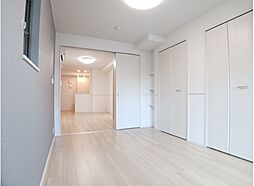 阪神本線 尼崎センタープール前駅 徒歩9分の賃貸アパート 3階1LDKのリビング/ダイニング