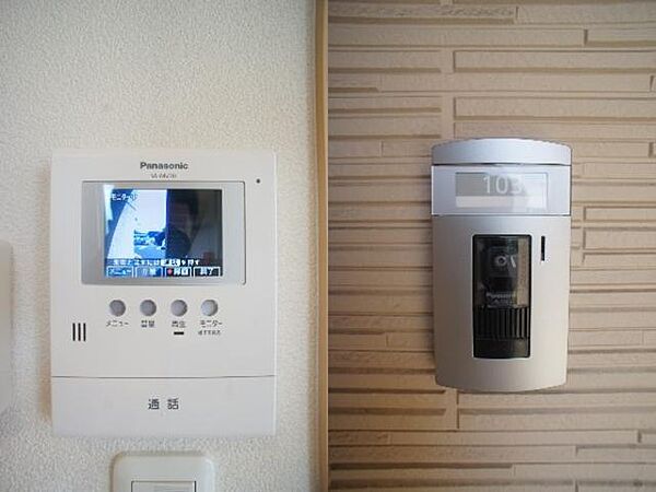 画像12:【インターホン】防犯面で効果的な設備『カラーモニター付きインターホン』が設置されております！来訪者の様子も分かり、安心を与えてくれるアイテムで、録画もできる優れものです♪