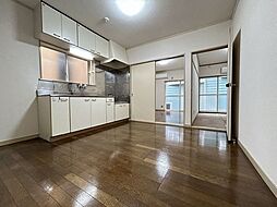 ユンカー川崎 1階3DKのリビング/ダイニング