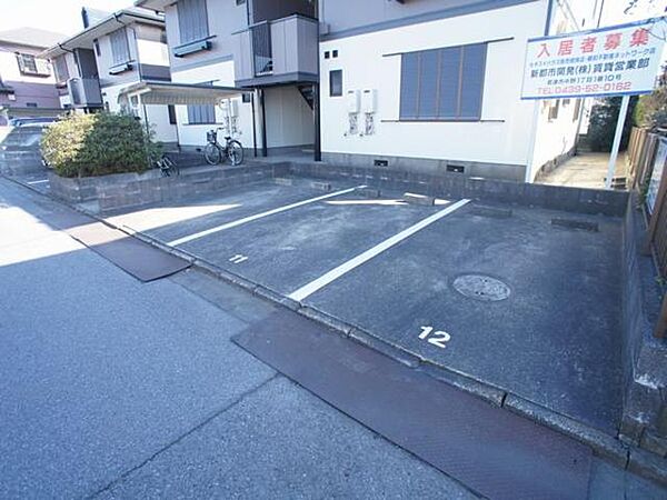画像13:敷地内の駐車場が一台あります。