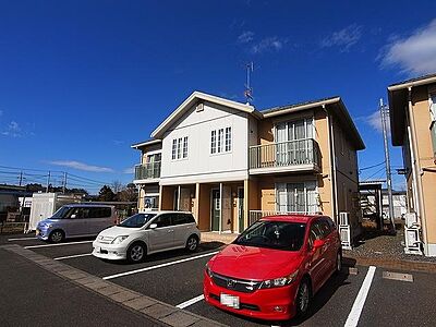 外観：【☆積水ハウスのシャーメゾン☆】南向きバルコニー♪目の届く敷地内駐車場は各戸2台付きです☆