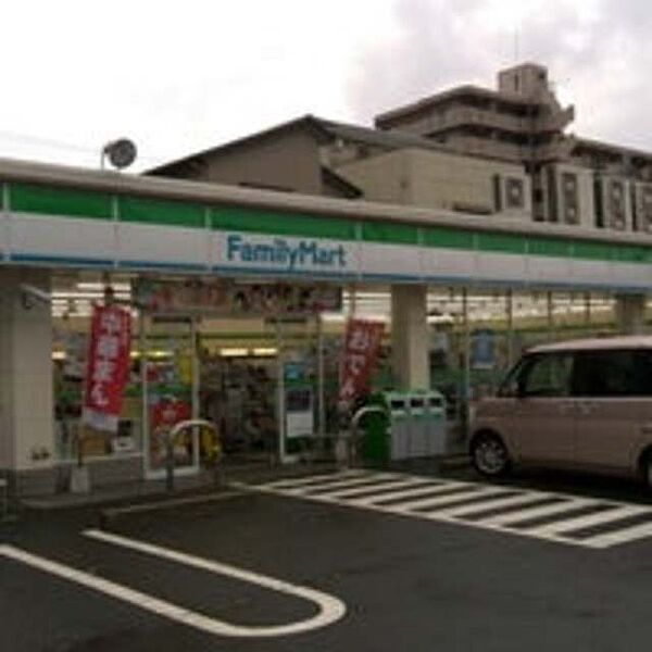 画像12:ファミリーマート岸和田南町店 661m