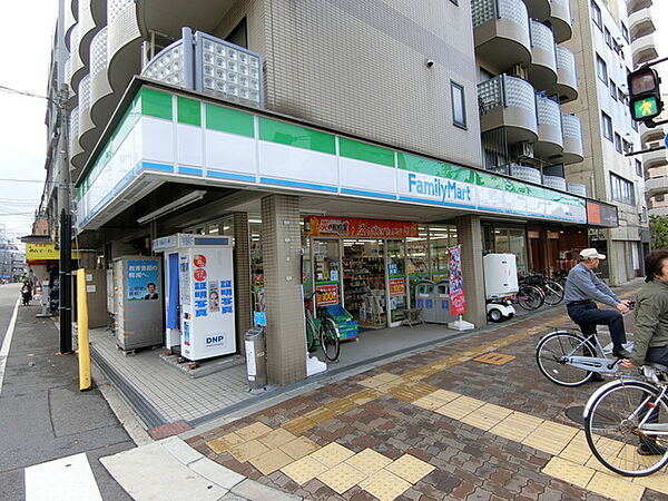 画像22:ファミリーマート長居四丁目店 358m