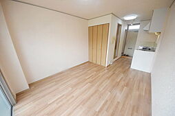 多摩都市モノレール 大塚・帝京大学駅 徒歩24分の賃貸マンション 1階1Kのリビング/ダイニング