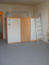 レオパレスソレーユIII 4階1Kのリビング/ダイニング