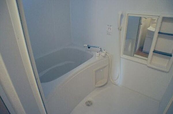 画像10:■浴室■1日の疲れを癒してくれる浴室は白を基調とした清潔感のある仕上がり♪
