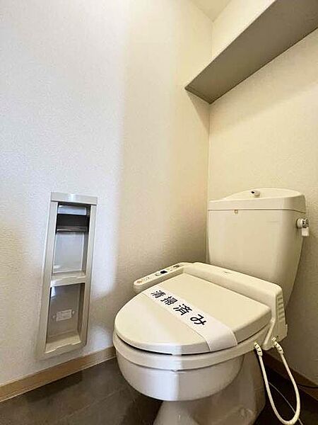 画像8:【トイレ】☆温水洗浄便座★トイレットペーパーも収納できます！