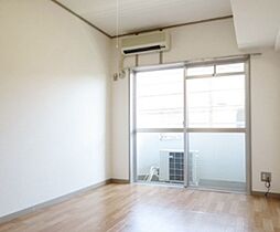 メゾン・ド・ラポール 2階ワンルームのリビング/ダイニング