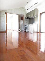 モーメンタム 1階1LDKのリビング/ダイニング