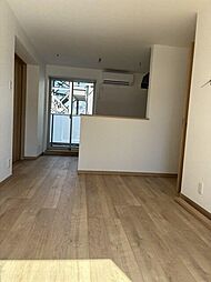 Lares East 2階2LDKのリビング/ダイニング