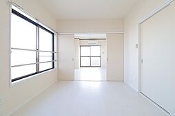 ブライトシャイン 4階3DKのリビング/ダイニング