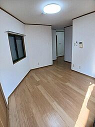 マ ヴェル ドムール 1階ワンルームのリビング/ダイニング