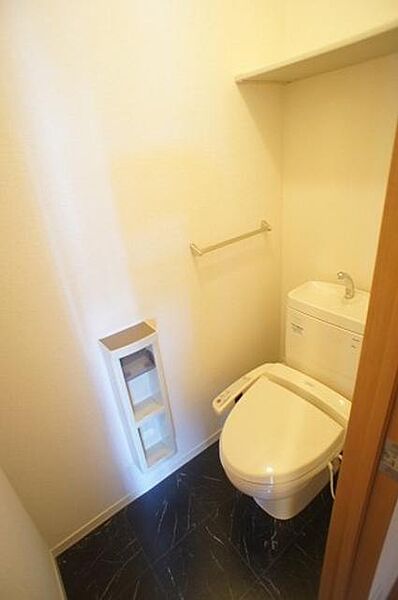画像15:【トイレ】　温水洗浄暖房便座付です♪