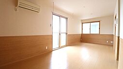 メイプル ブランシェ I/II 1階ワンルームのリビング/ダイニング