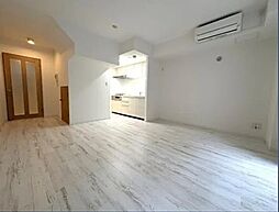 グローイングコート中野江原町 地下1階1LDKのリビング/ダイニング