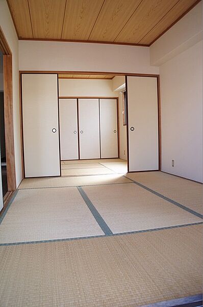 画像7:角部屋和室です。