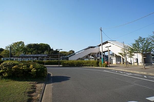 外観：最寄駅となるJR成田線新木駅です。車やバスのロータリーもあり、車利用の方も利用できます♪