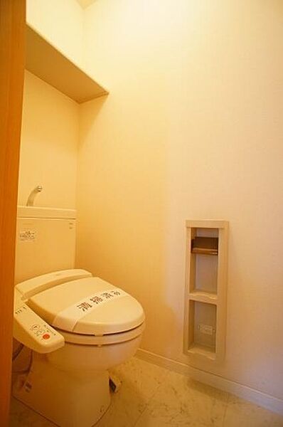 画像15:【トイレ】上部に収納棚があり、非常に便利です◎
