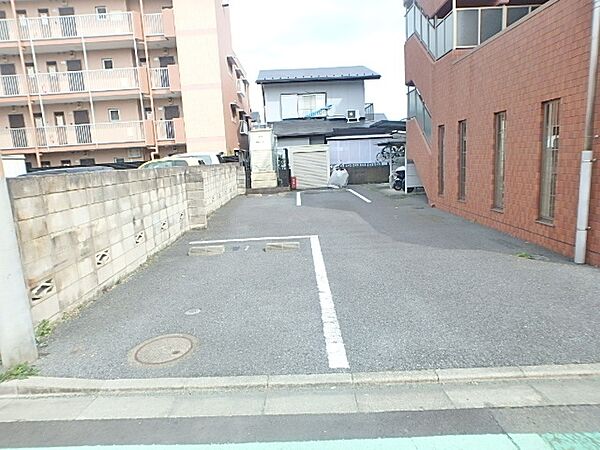 画像30:駐車場