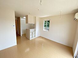 多摩都市モノレール 中央大学・明星大学駅 徒歩7分の賃貸アパート 1階1LDKのリビング/ダイニング