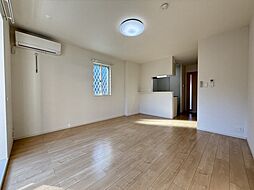 ファーストヒルIII 102 1階ワンルームのリビング/ダイニング