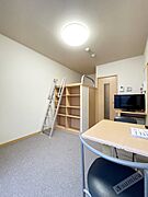 落ち着いて過ごせるお部屋、寝室にはピッタリでないでしょう