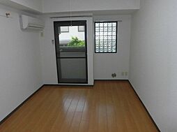 KTプラザ 2階ワンルームのリビング/ダイニング