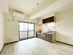 高橋ビル 2階1LDKのリビング/ダイニング