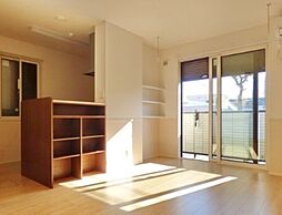 エンブレム 1階1LDKのリビング/ダイニング