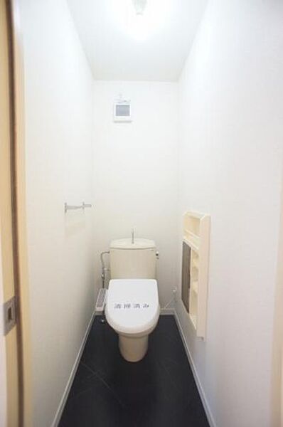 画像12:【トイレ】ウォシュレット付きの暖房便座付きです。寒い冬場も安心です。