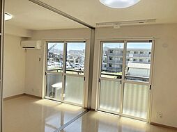 Ｇｒａｎｄ ｃｈａｒｉｏｔ（向島） 2階1LDKのリビング/ダイニング