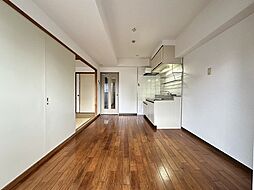 アーバンコア堀之内 303 3階2DKのリビング/ダイニング