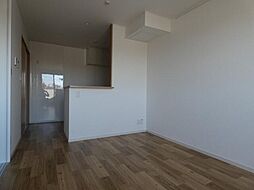 ラシーネ大泉町 3階1LDKのリビング/ダイニング