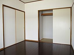 ツインスター II 2階2LDKのリビング/ダイニング