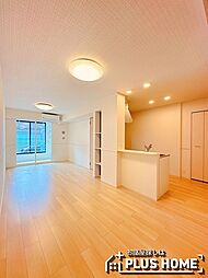 ロイズ紀三井寺I 1階1LDKのリビング/ダイニング