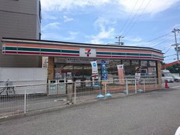 画像24:セブンイレブン堺大浜中町3丁店 270m