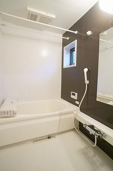 画像10:【浴室】1面のアクセントウォールがおしゃれなバスルームです☆