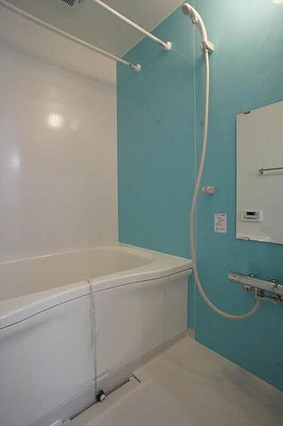 画像9:【浴室】機能充実の浴室！嬉しい追い焚き可能なお風呂、24時間換気システム、温度調整楽々なサーモスタッド水栓、欲しいものが揃った仕様になっています！