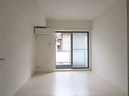 リブリ・シャルマンパル 102 1階1Kのリビング/ダイニング