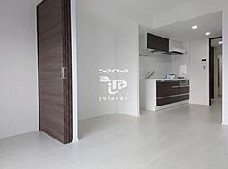 京急本線 梅屋敷駅 徒歩11分の賃貸マンション 7階1SLDKのリビング/ダイニング