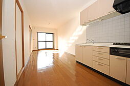 キューライフ 208 2階3LDKのリビング/ダイニング