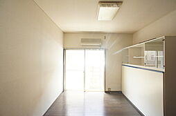 ロイヤルハイムＫ 102 1階ワンルームのリビング/ダイニング